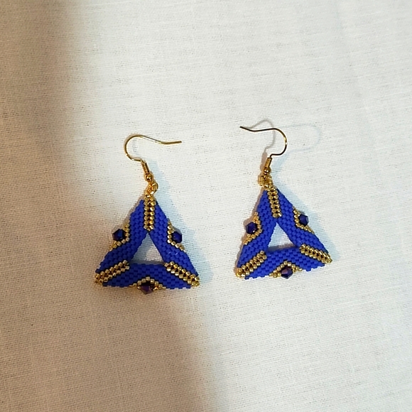Handmade beaded triangle and crystal earrings - Picture 4 of 4